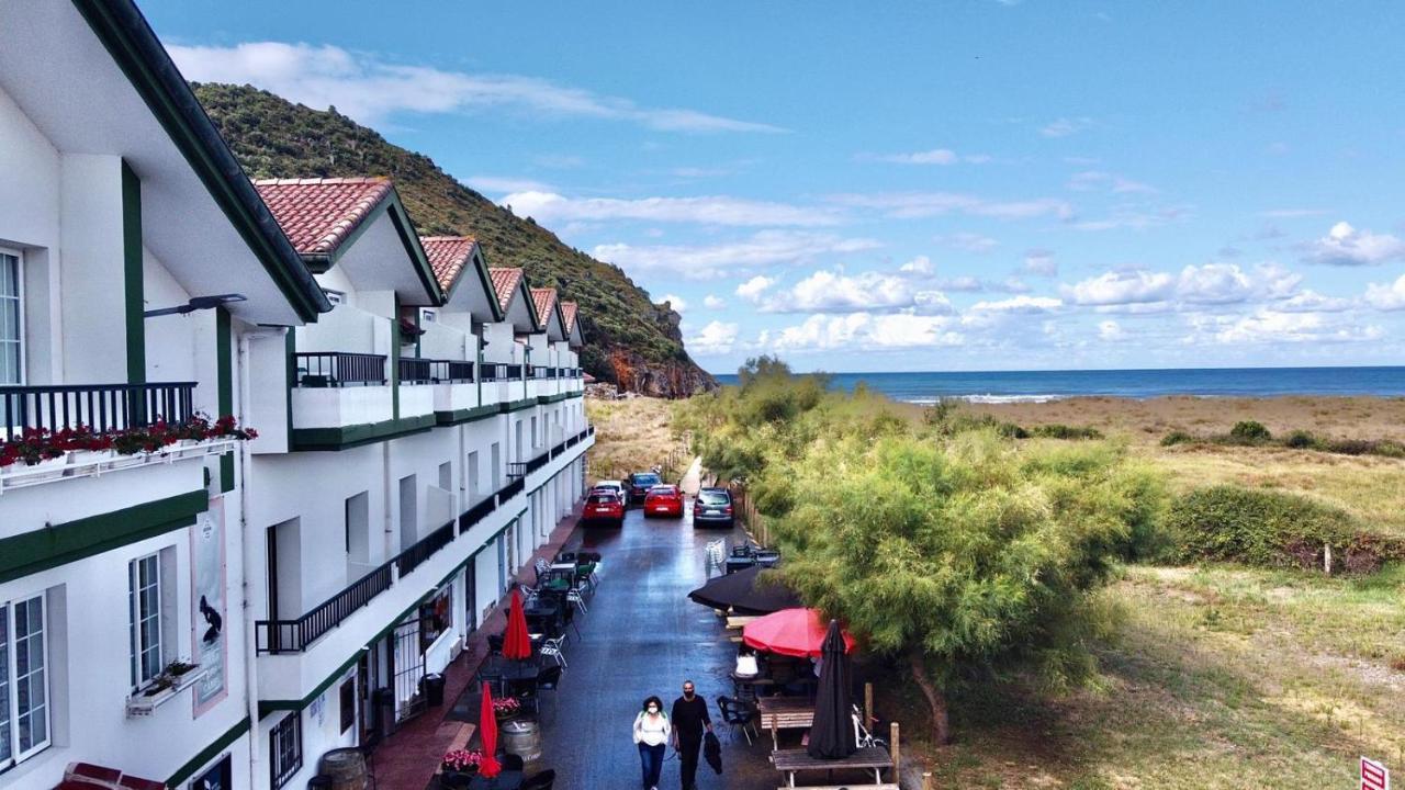 Hostal De Berria Hotel Santona Exterior photo